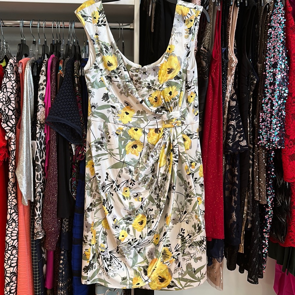 💛🌿🌼 White Satin Floral Dress 💛🌿🌼 Stunning! 🤍Size 14 - Picture 2 of 7